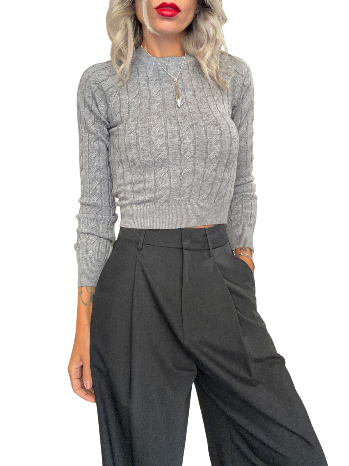 Modella indossa pantaloni sartoriali Blaze Shop wide leg in fresco lana color stone con vita alta e tasche laterali