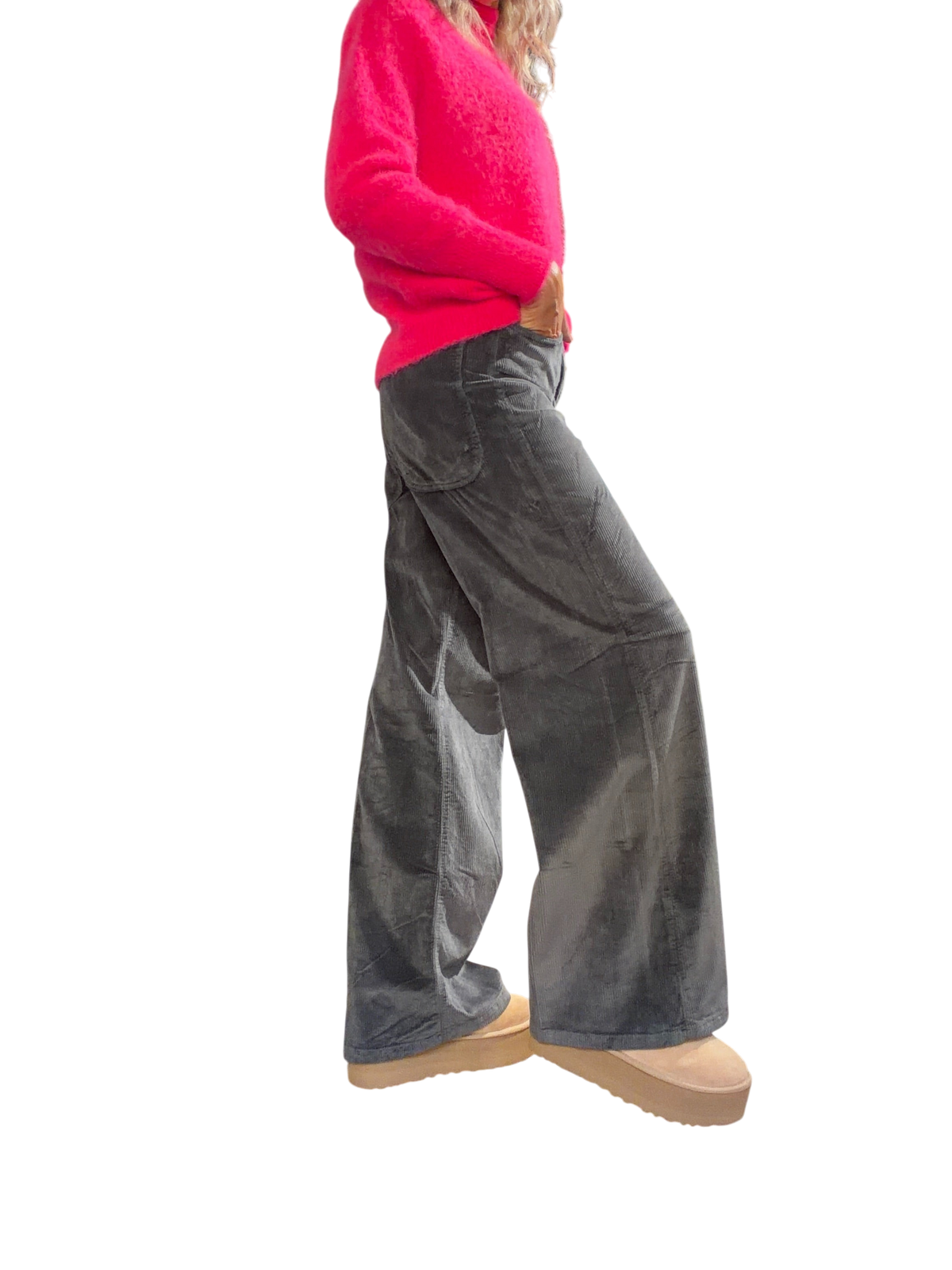 Pantalone wide leg MERCI in velluto a coste grigio antracite con vita alta, indossato in negozio da Blaze Shop