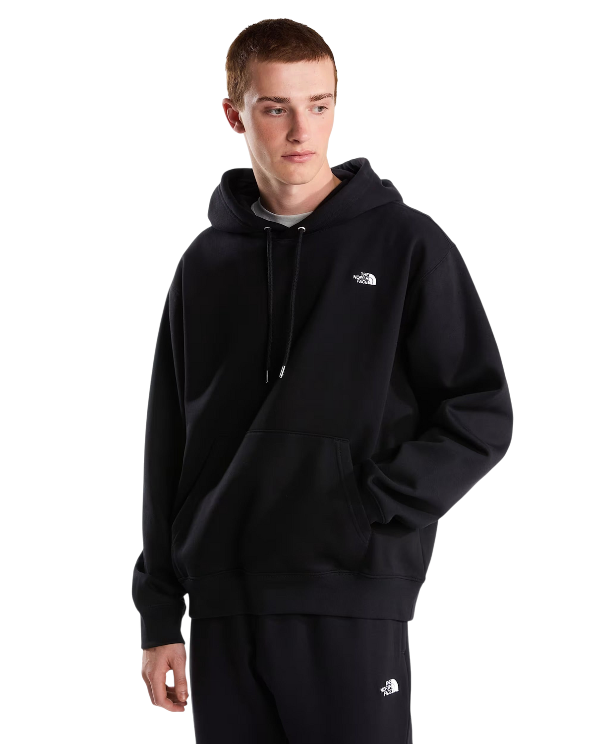 Modello indossa felpa con cappuccio nera Blaze Shop The North Face in misto cotone con logo ricamato e tasca