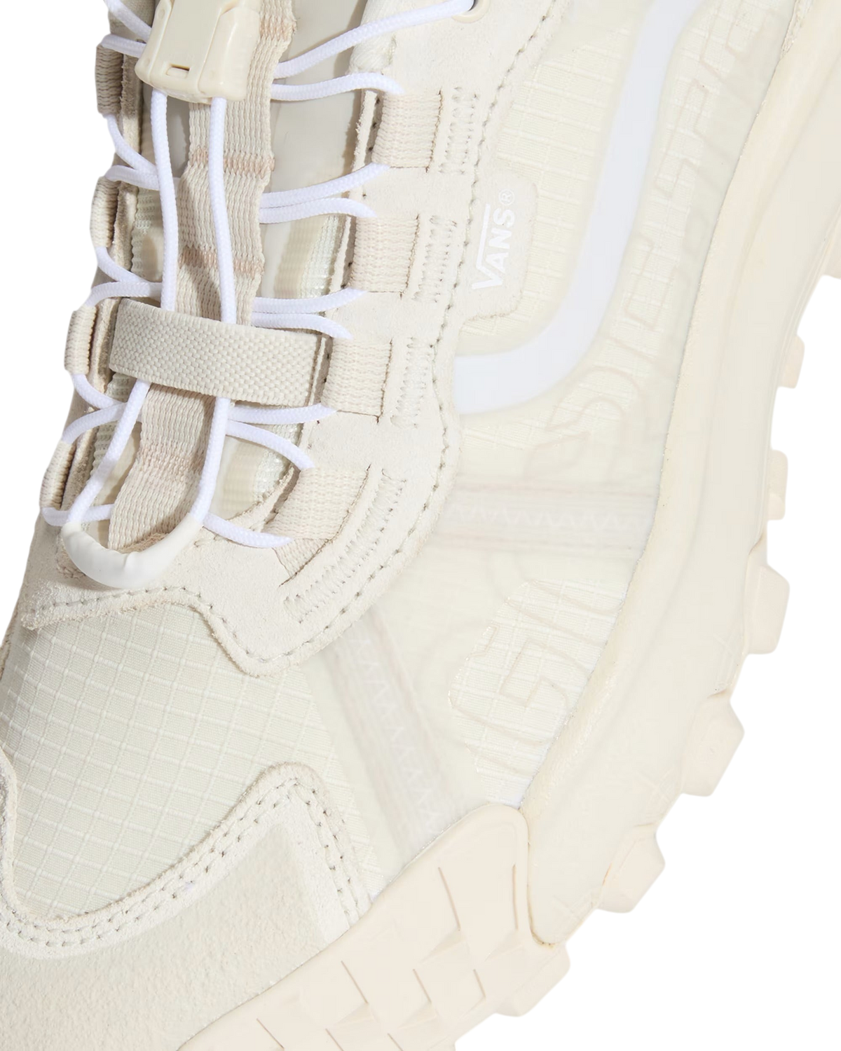 Dettaglio della scarpa Blaze Shop VANS Crosspath XC Gore-tex bianca con sistema di allacciatura rapida e suola Vibram