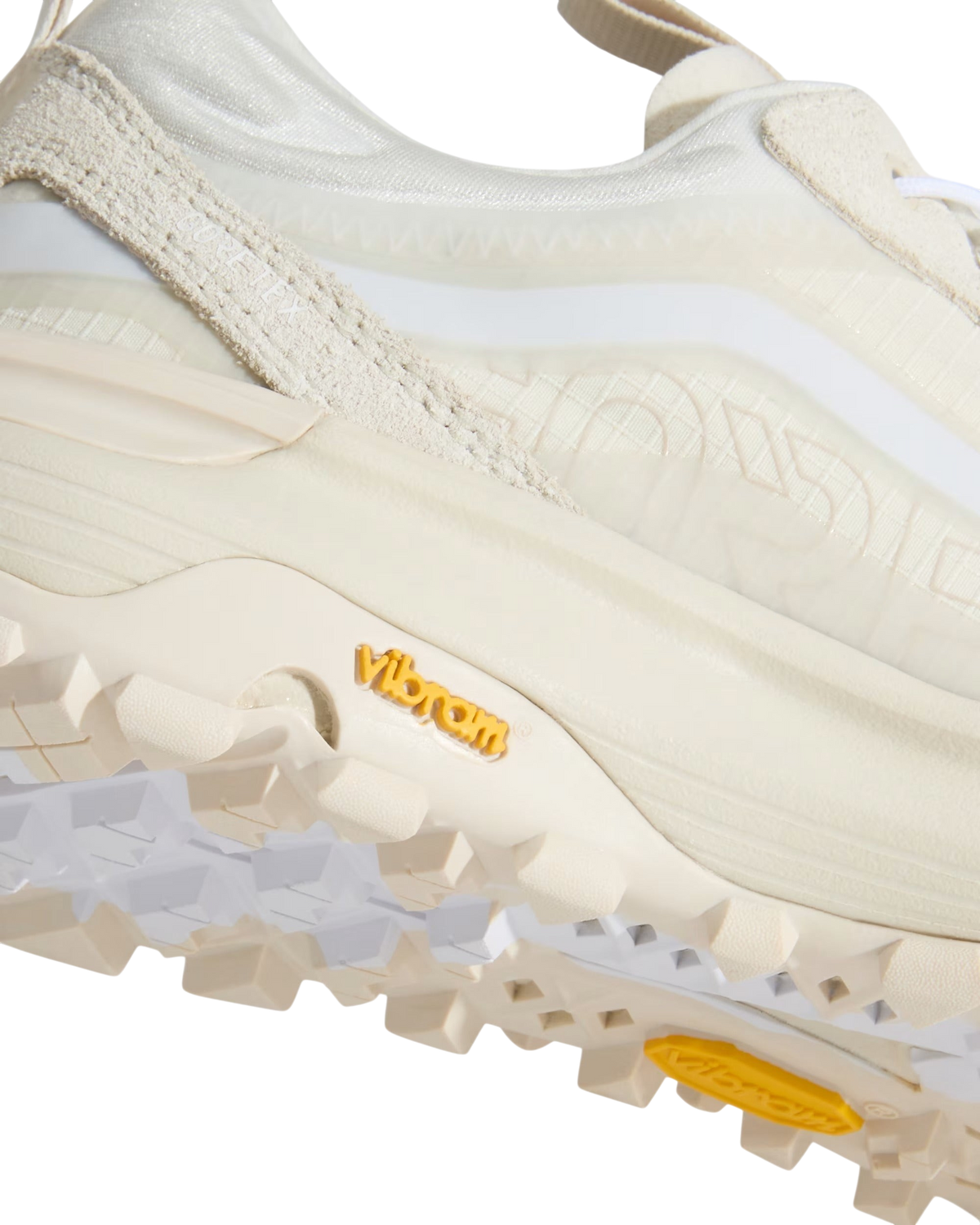 Dettaglio della suola Vibram e tomaia in Gore-Tex bianco della sneaker Blaze Shop VANS CROSSPATH XC MTE
