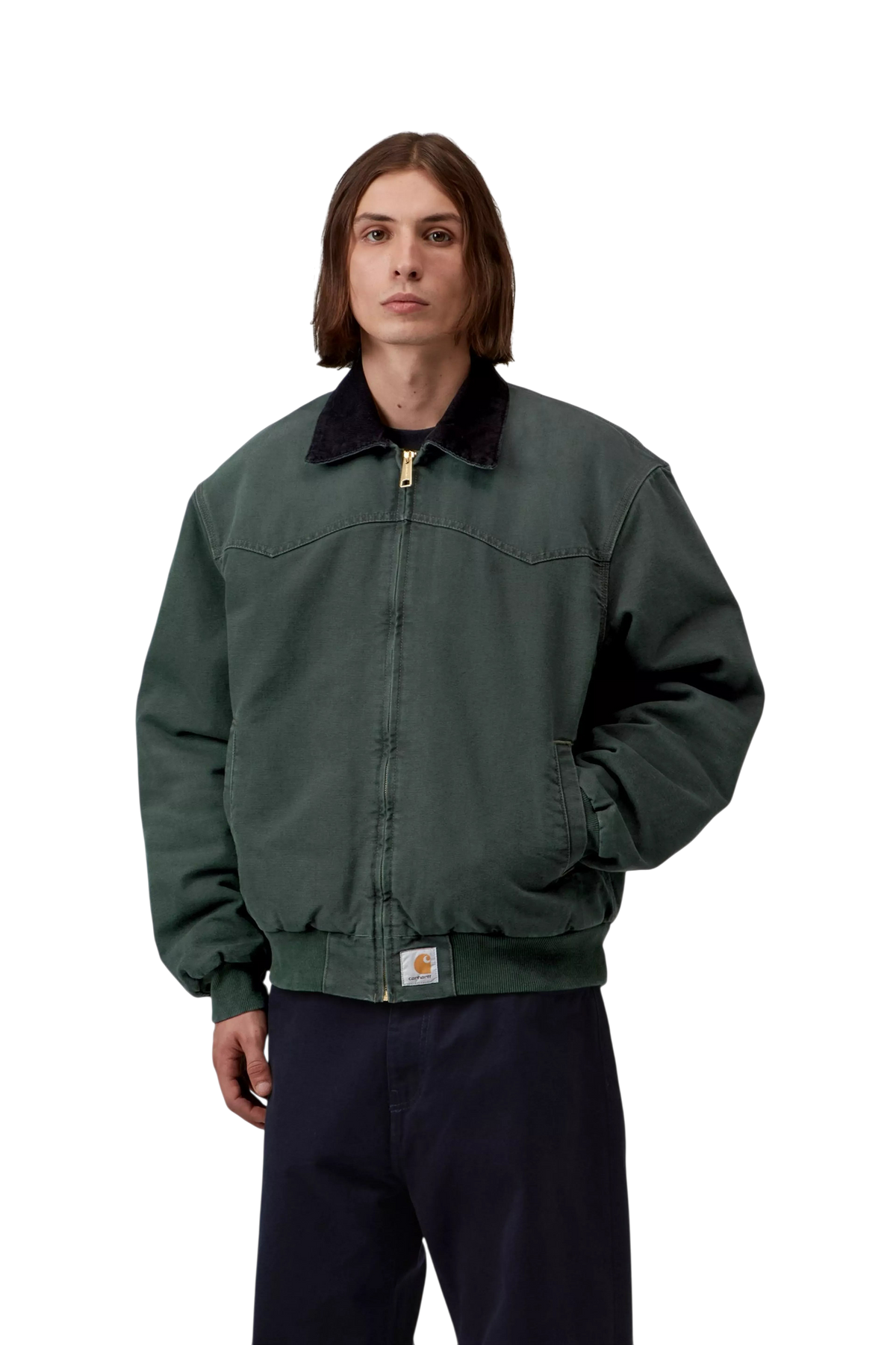 Modello indossa giacca Blaze Shop Carhartt WIP OG Santa Fe in tela di cotone verde scuro con colletto in velluto