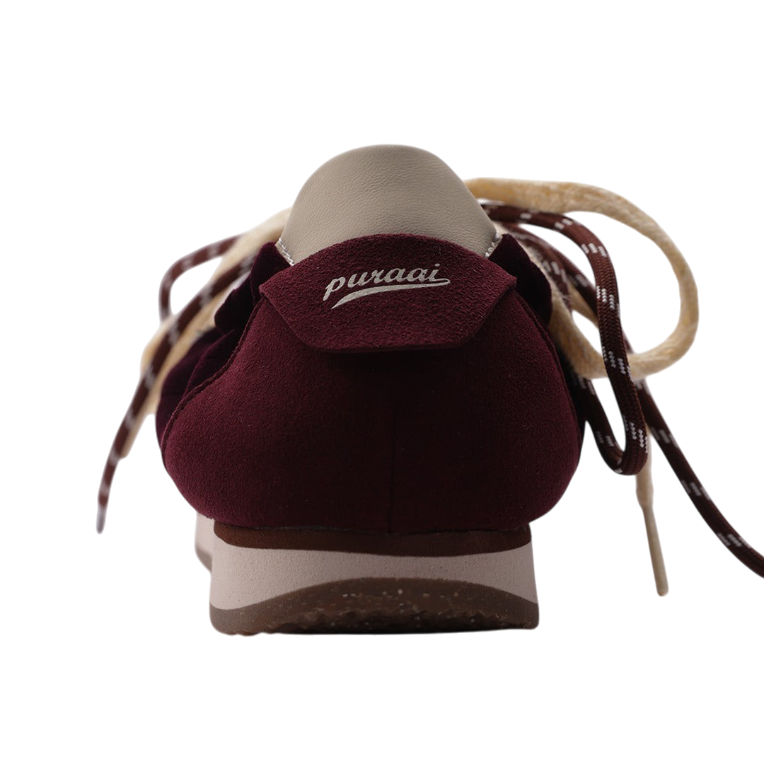 Vista posteriore della sneaker Blaze Shop PURAAI Panther Wine in velluto bordeaux con dettagli e lacci off-white
