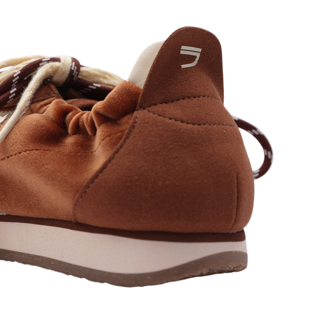 Dettaglio posteriore della sneaker Blaze Shop PURAAI Panther Sofa in velluto e microsuede marrone con suola beige