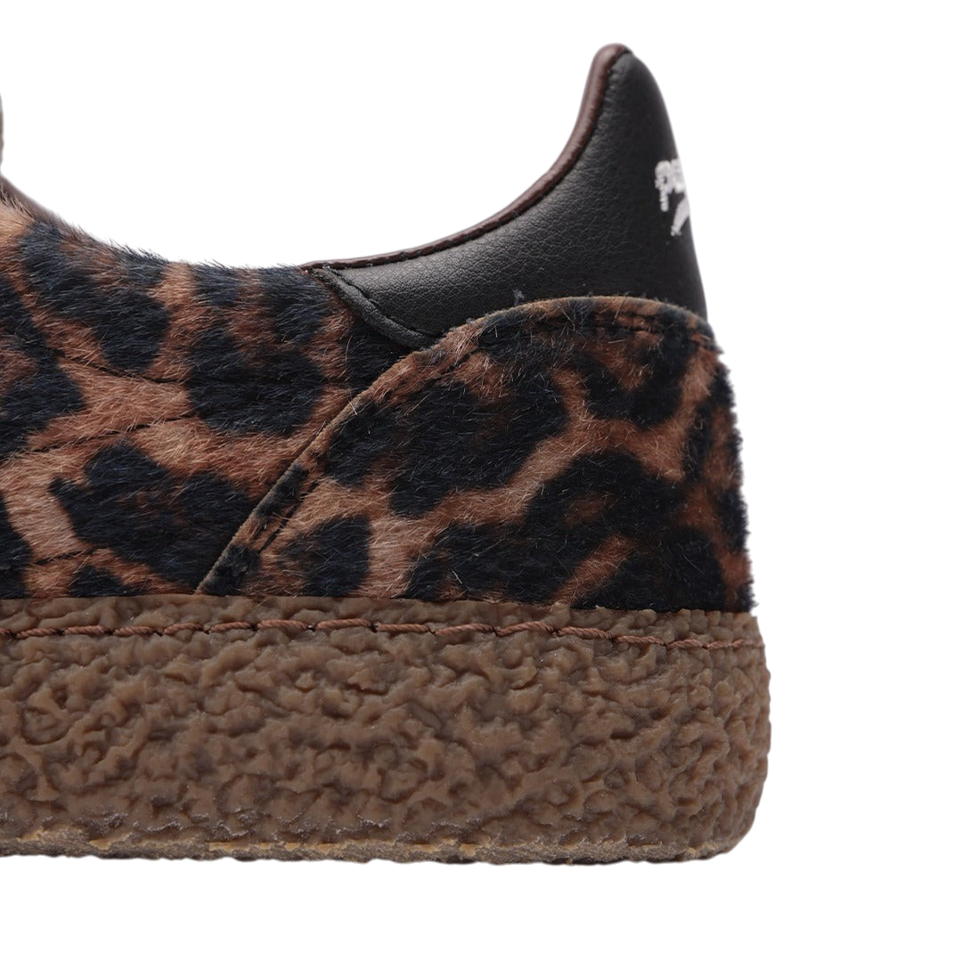 Dettaglio del tallone della sneaker Blaze Shop PURAAI XS Savana in cavallino con stampa leopardata e suola cioccolato