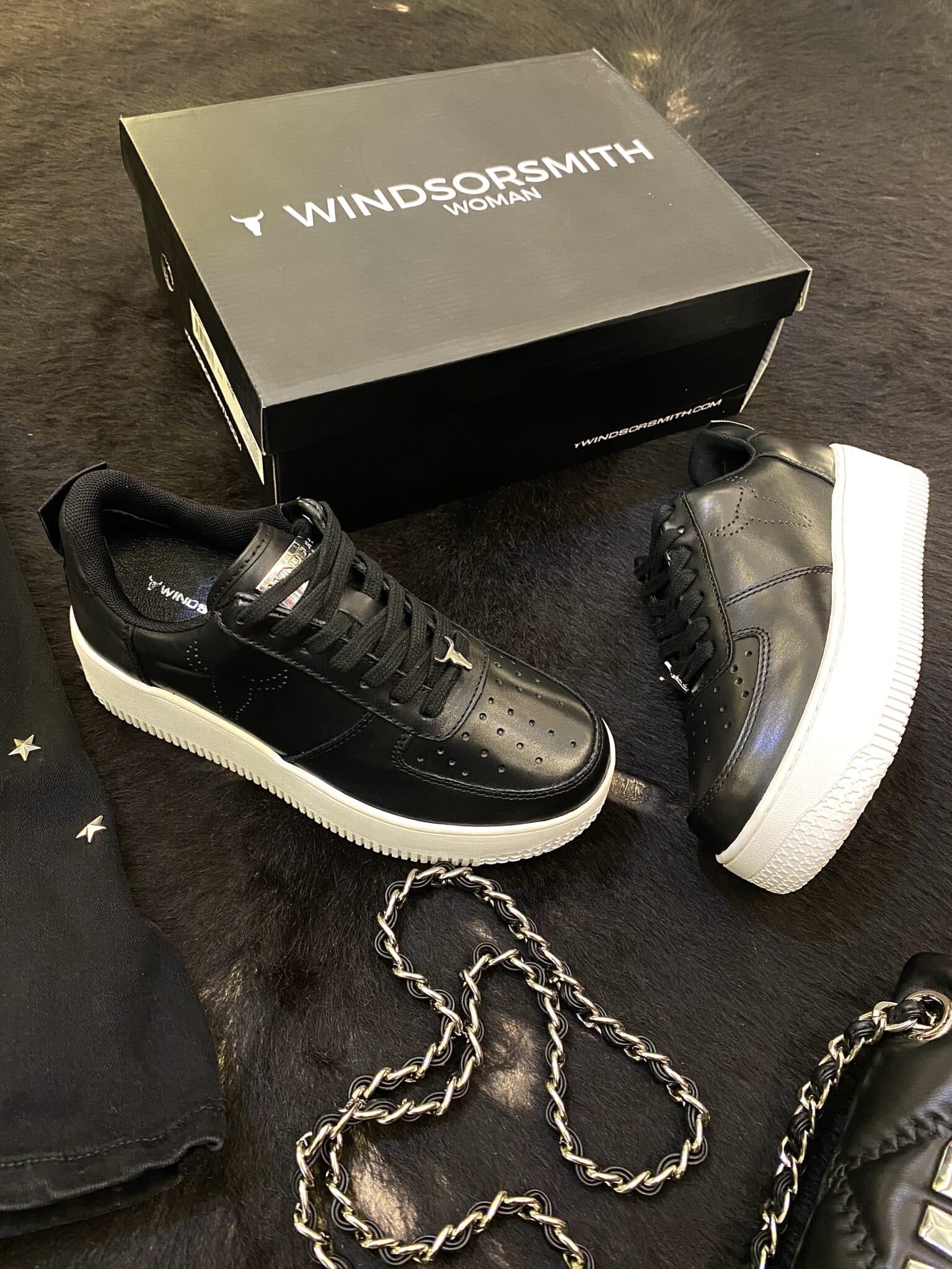 Acquista online WINDSORSMITH RACERR Black White leather su Blaze Shop