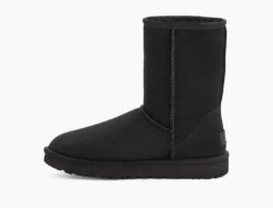 UGG classic Short (black)