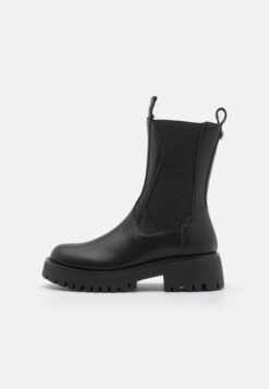 STEVE MADDEN